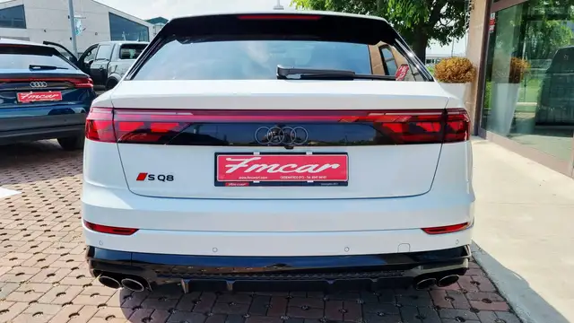 Audi SQ8 view 5