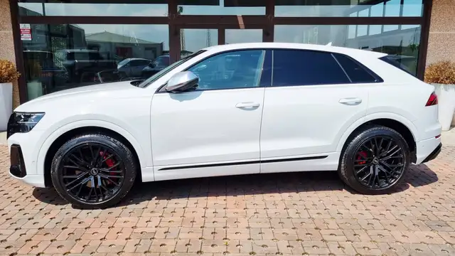 Audi SQ8 main image