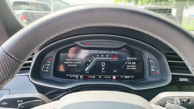 Audi SQ8 view 26