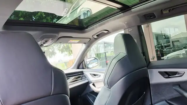 Audi SQ8 view 22