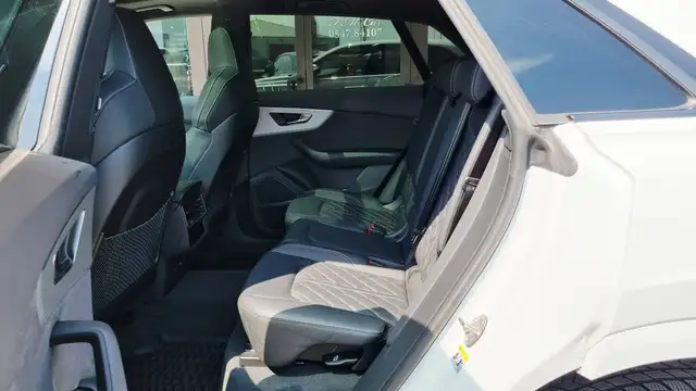 Audi SQ8 view 6