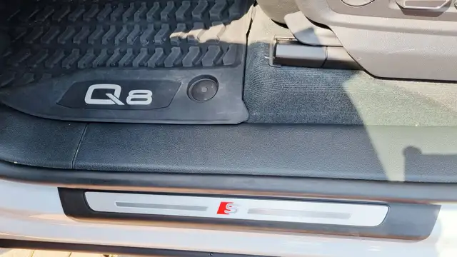 Audi SQ8 view 21
