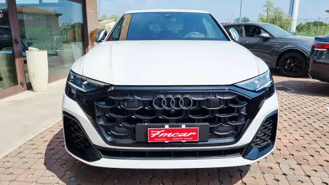 Audi SQ8 view 9