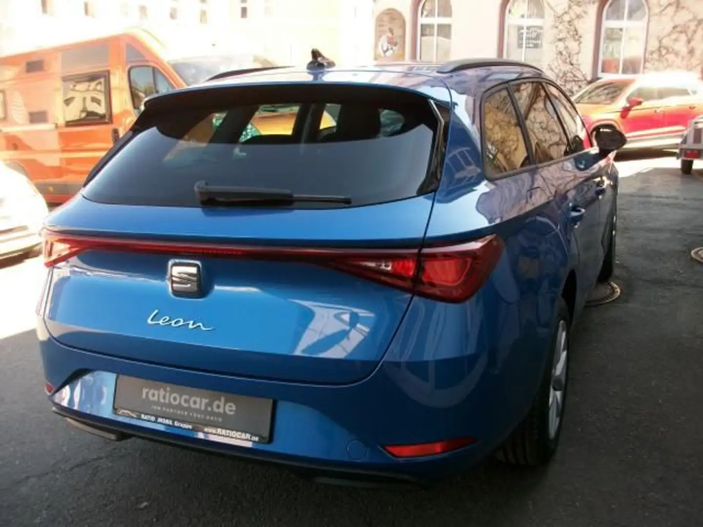 SEAT Leon LEON SPORTSTOURER ROAD EDITION 1.5 TSI AHK-VORB. Blau - 2