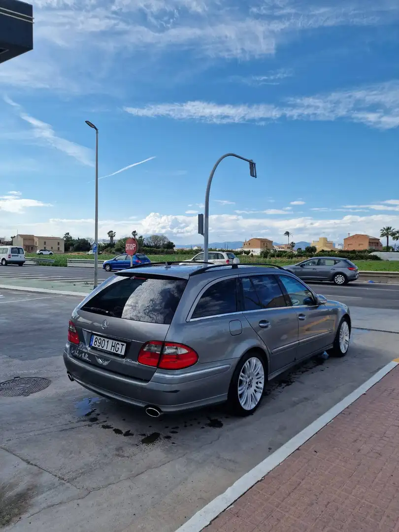 Mercedes-Benz E 550 T MODEL. V8 Avantgarde Gris - 1