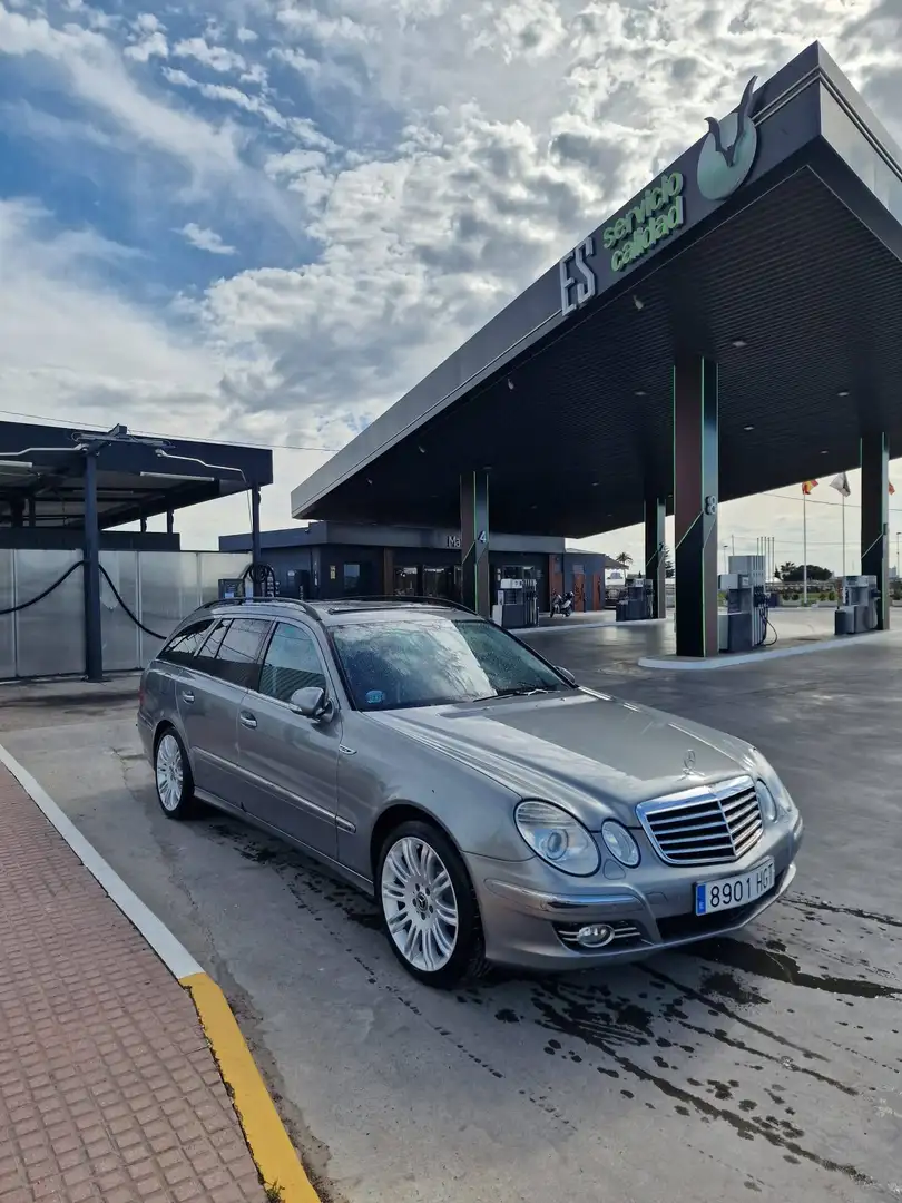 Mercedes-Benz E 550 T MODEL. V8 Avantgarde Gris - 2