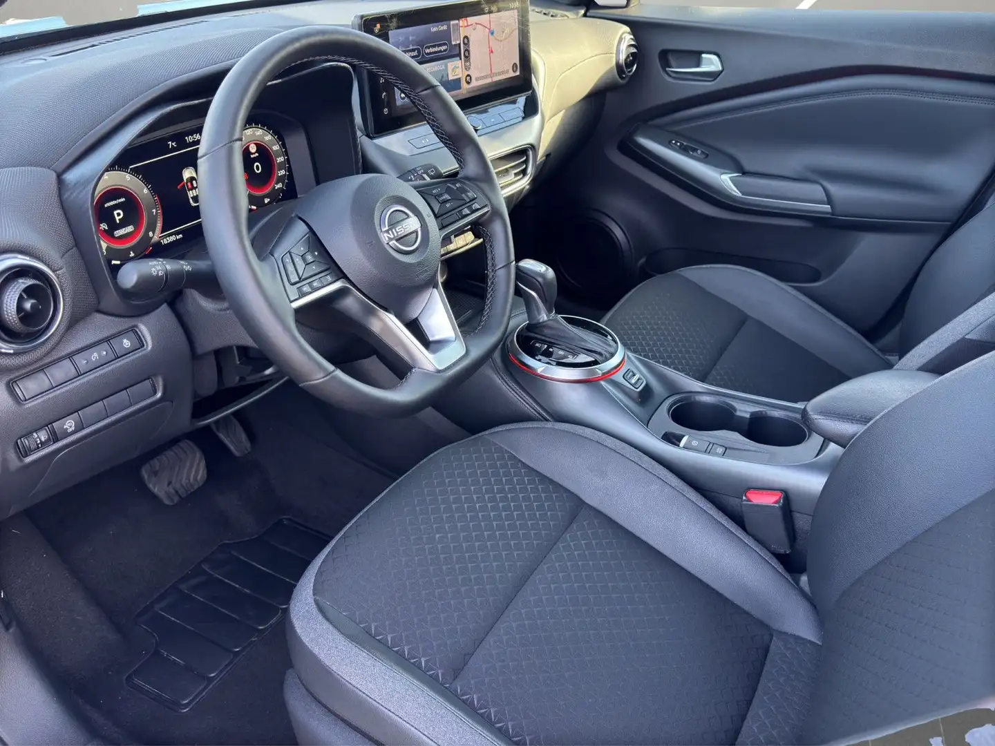 Nissan Juke 1.0DIG-T DCT N-Connecta "Navi, Sitzheizung" Grau - 2