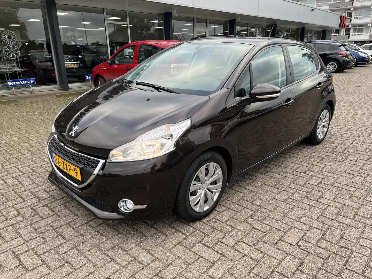 Peugeot 208 1.4 VTi Access Pdc Trekhaak Cruise Bruin - 1