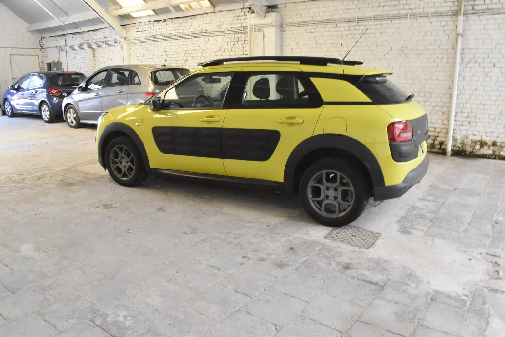 Citroen C4 Cactus C4 Cactus 1.2i Shine ***Moteur Cassé/Kapotte*** Jaune - 2