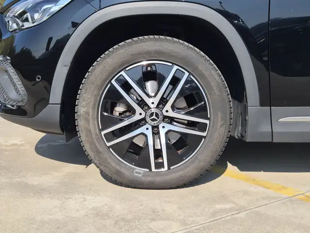 Mercedes-Benz Gla view 13