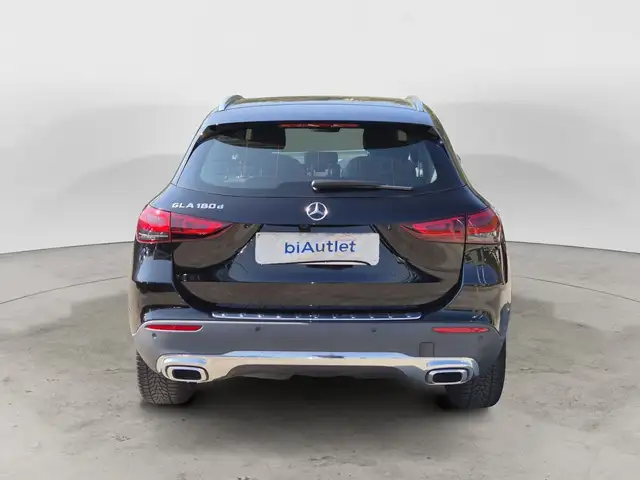 Mercedes-Benz Gla view 3