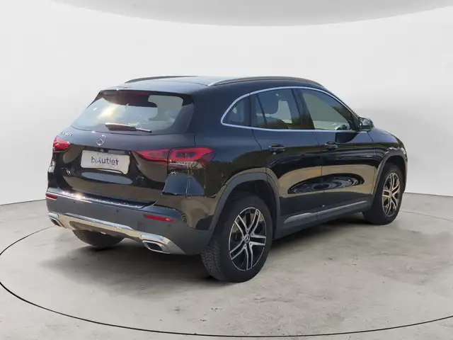 Mercedes-Benz Gla view 4