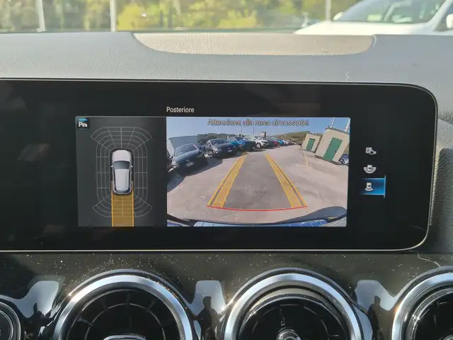 Mercedes-Benz Gla view 15