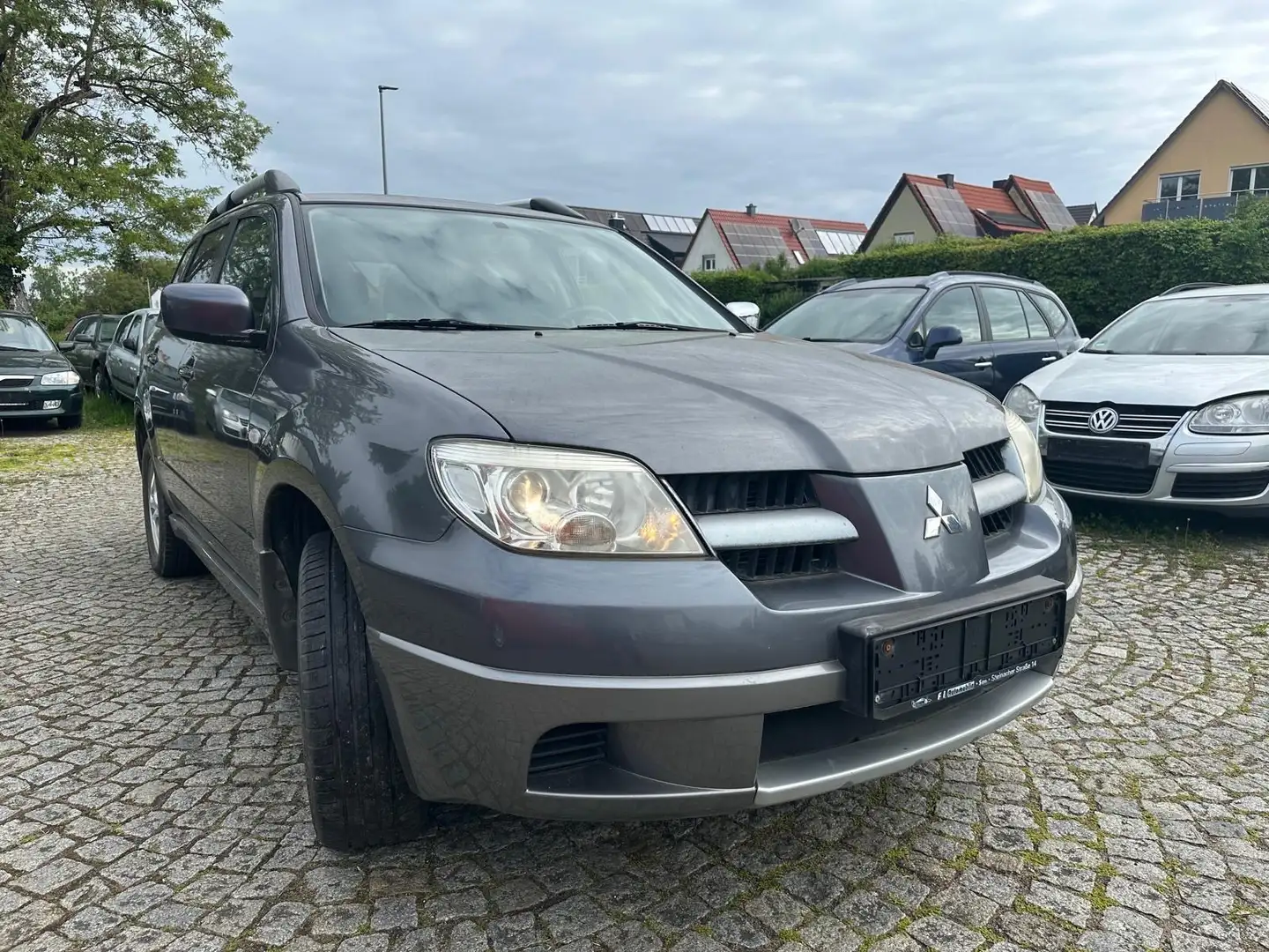 Mitsubishi Outlander 2.0 Comfort Grau - 2