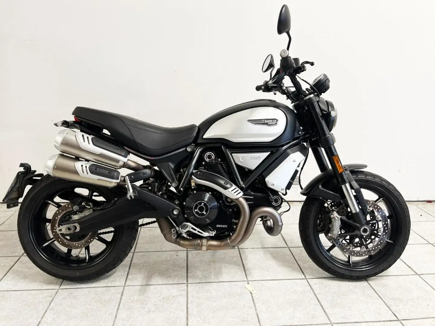 Ducati Scrambler Dark Pro Negro - 1