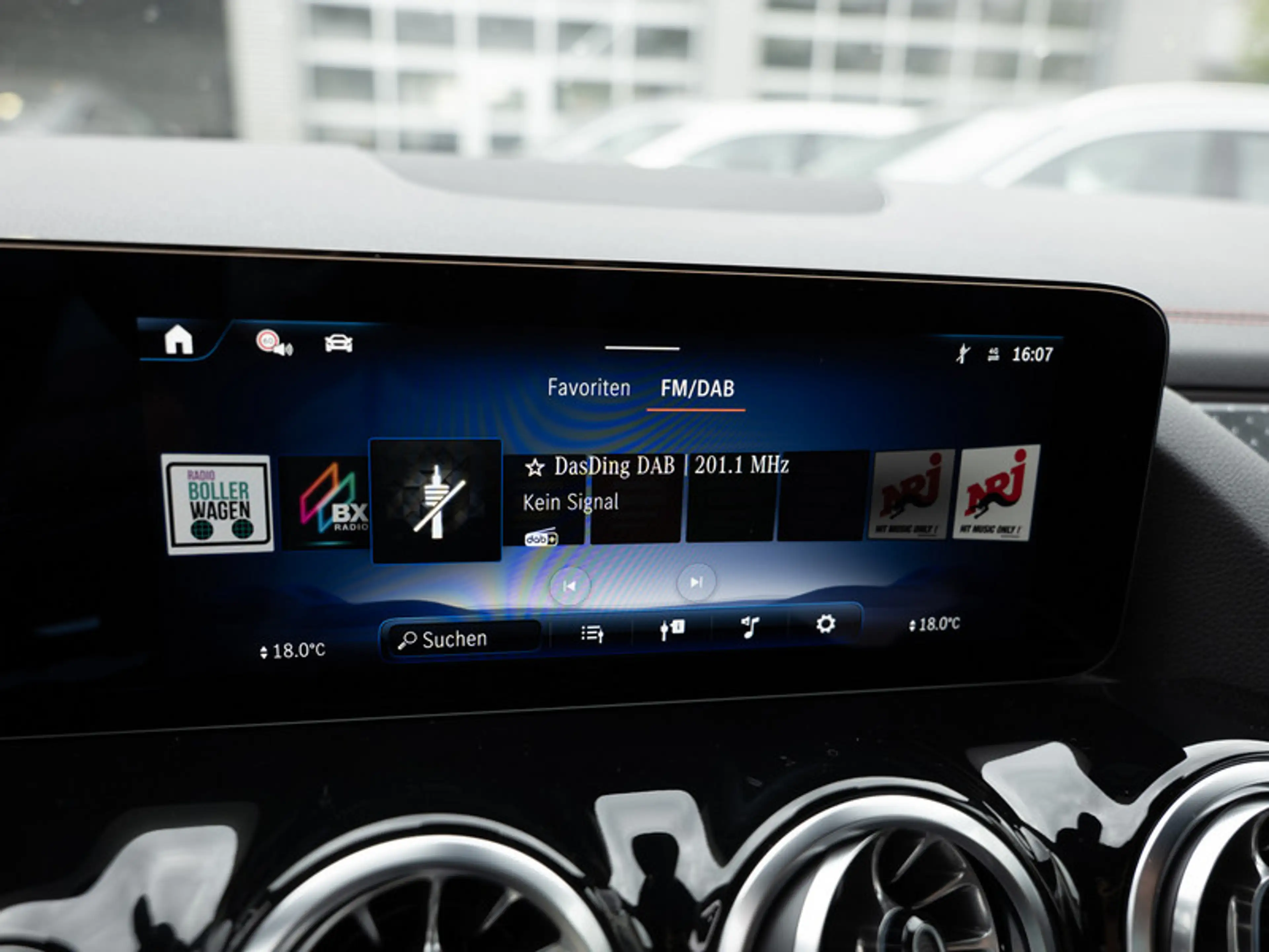 Mercedes-Benz EQA 300 4M AMG-Sport/LED/Cam/Night/Ambiente/20' — photo 11