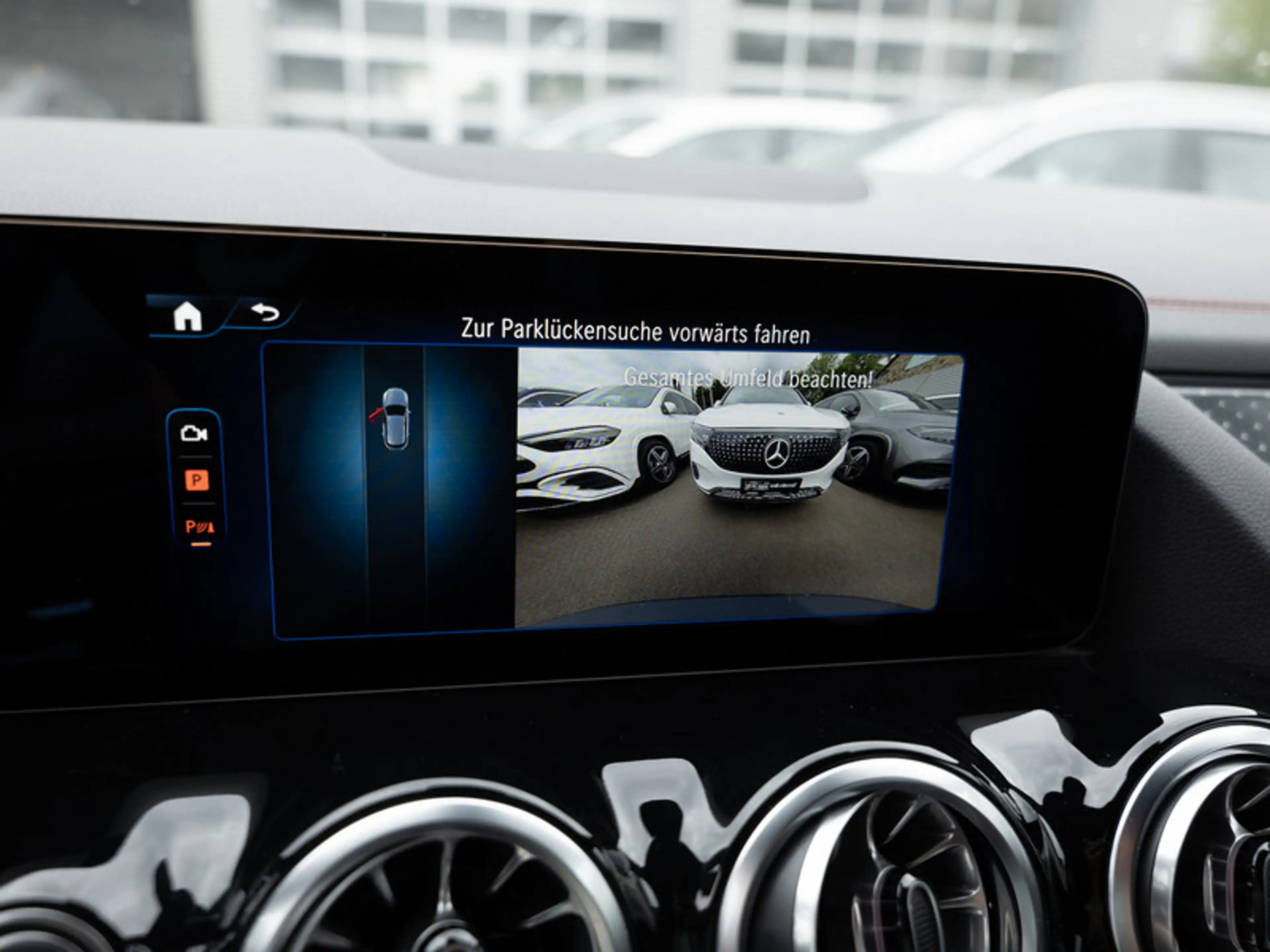 Mercedes-Benz EQA 300 4M AMG-Sport/LED/Cam/Night/Ambiente/20' — photo 14
