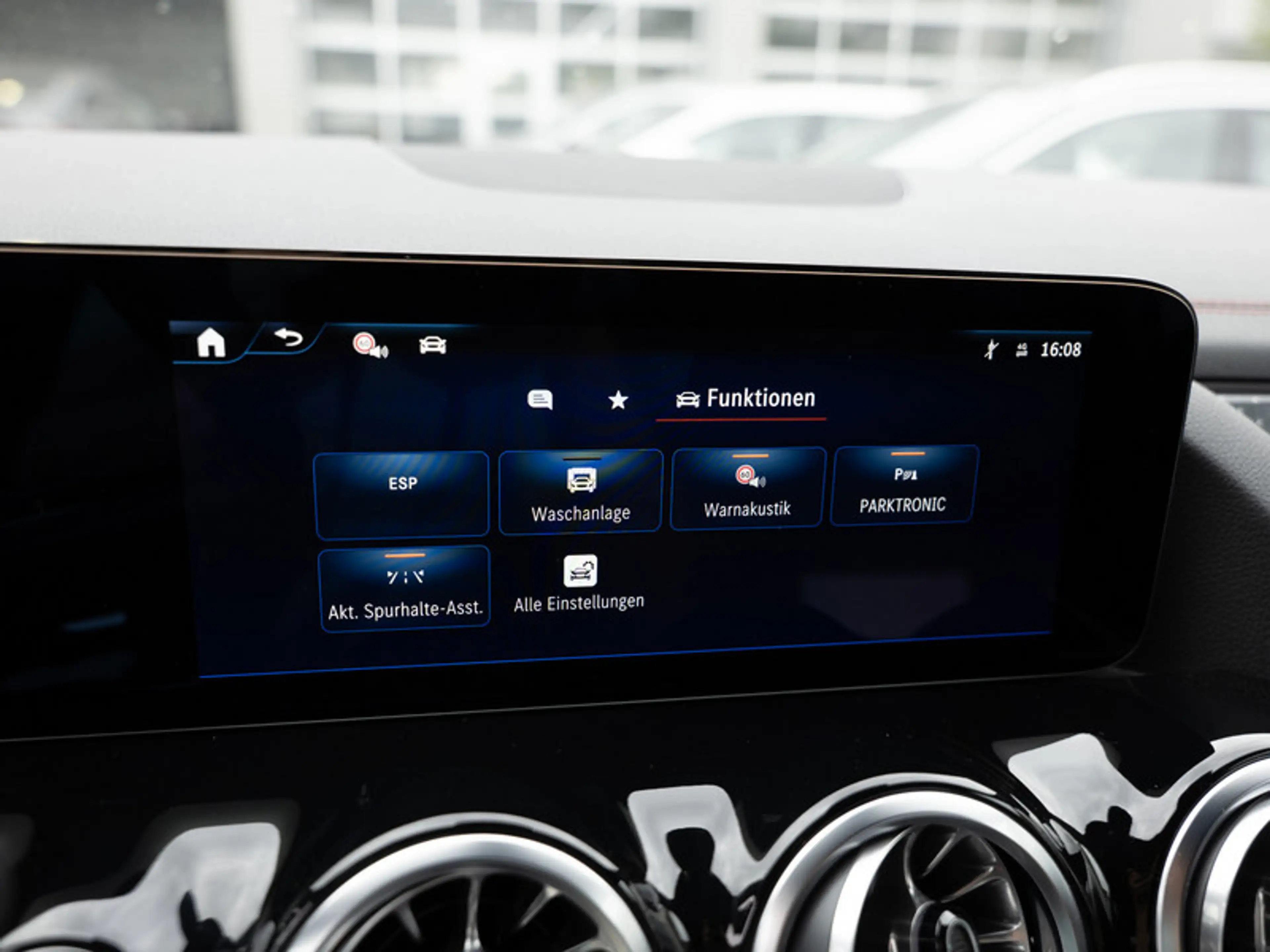 Mercedes-Benz EQA 300 4M AMG-Sport/LED/Cam/Night/Ambiente/20' — photo 13