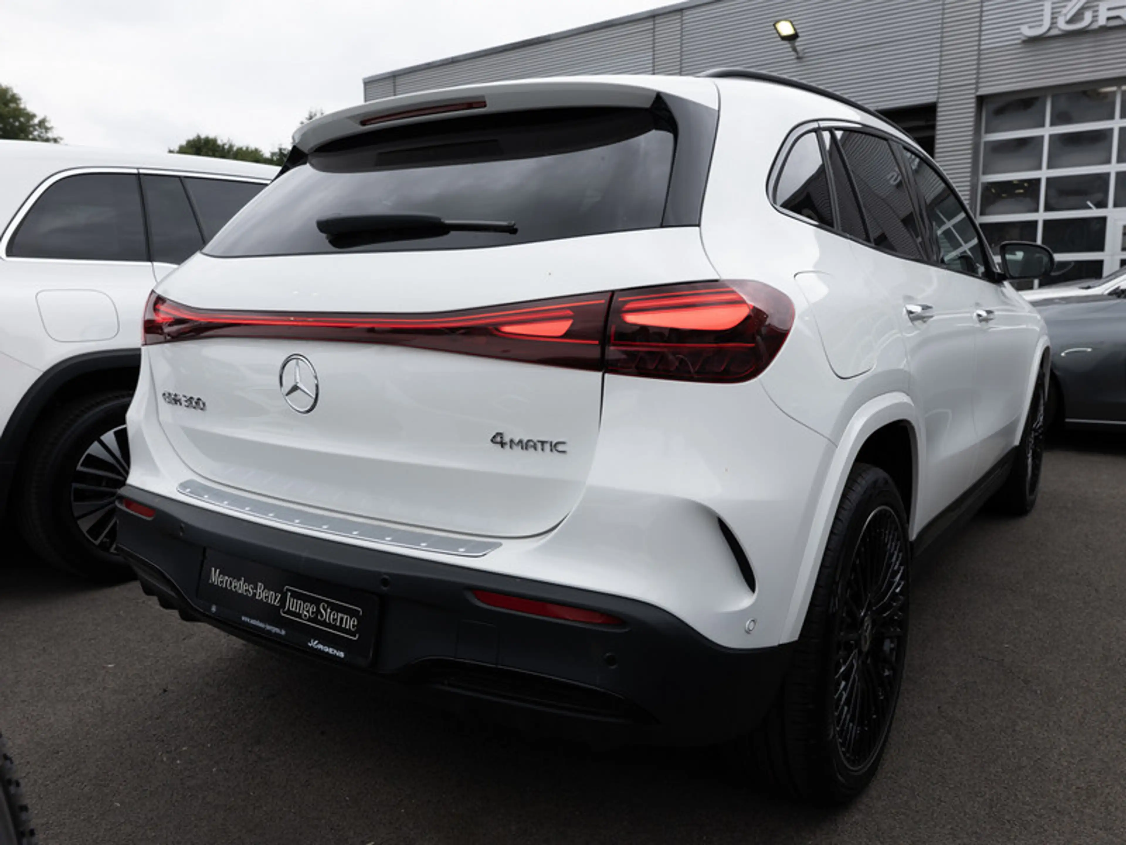 Mercedes-Benz EQA 300 4M AMG-Sport/LED/Cam/Night/Ambiente/20' — photo 4