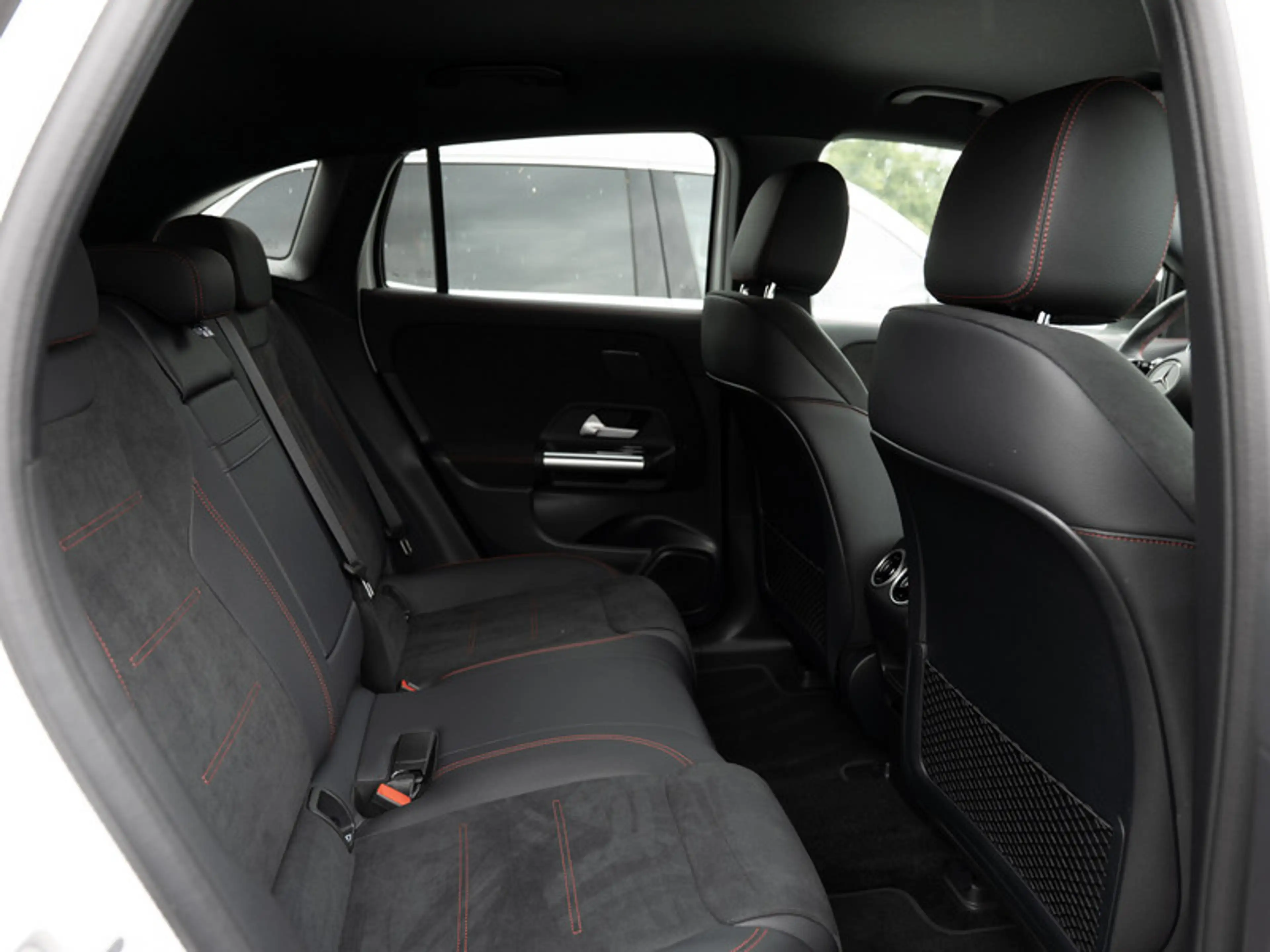 Mercedes-Benz EQA 300 4M AMG-Sport/LED/Cam/Night/Ambiente/20' — photo 5