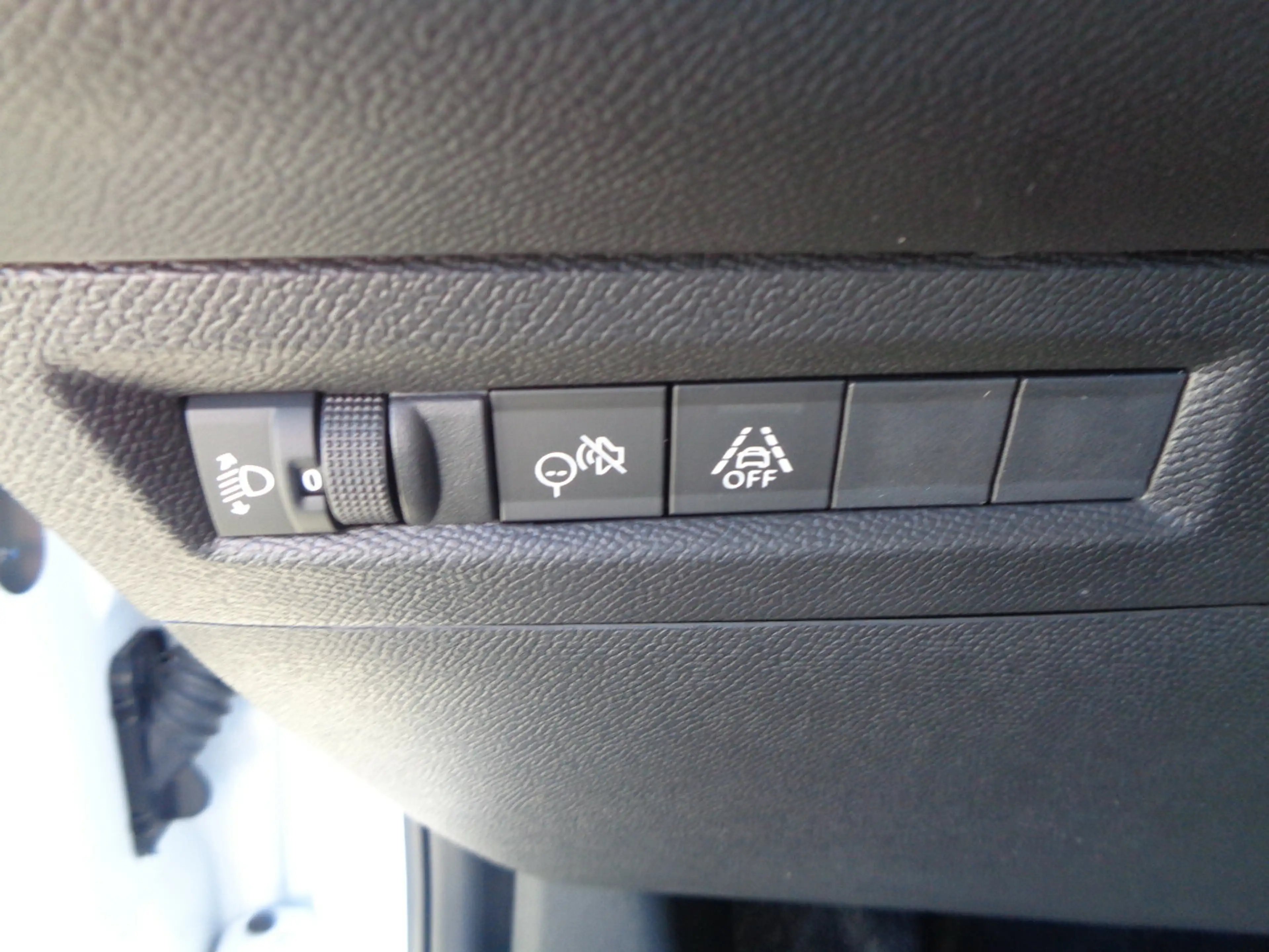 Opel Frontera Ultimate 1.2 107 kW Mild Hybrid — photo 11