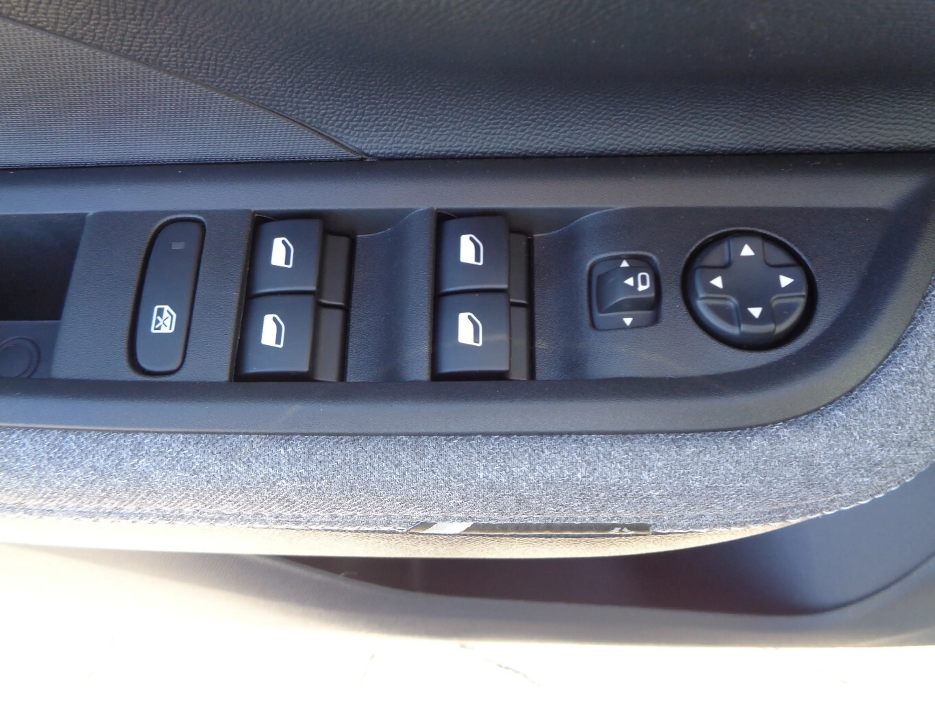 Opel Frontera Ultimate 1.2 107 kW Mild Hybrid — photo 10