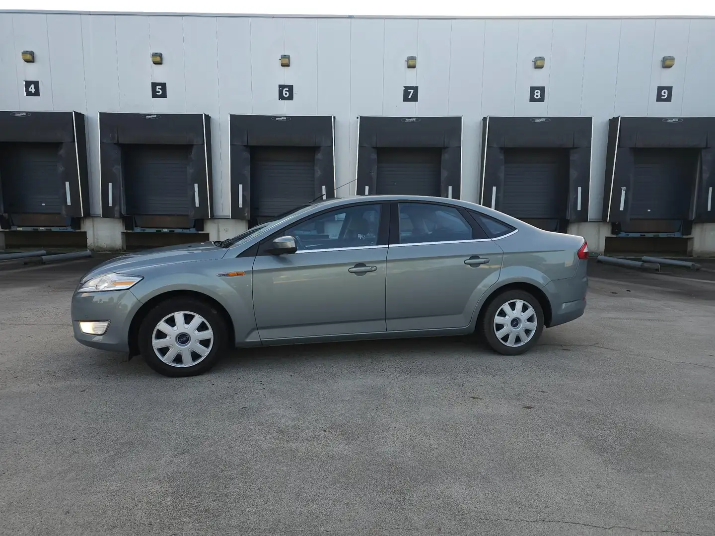 Ford Mondeo 2.0-16V Titanium - Airco _ Trekhaak - Navi - Cruis Grijs - 2