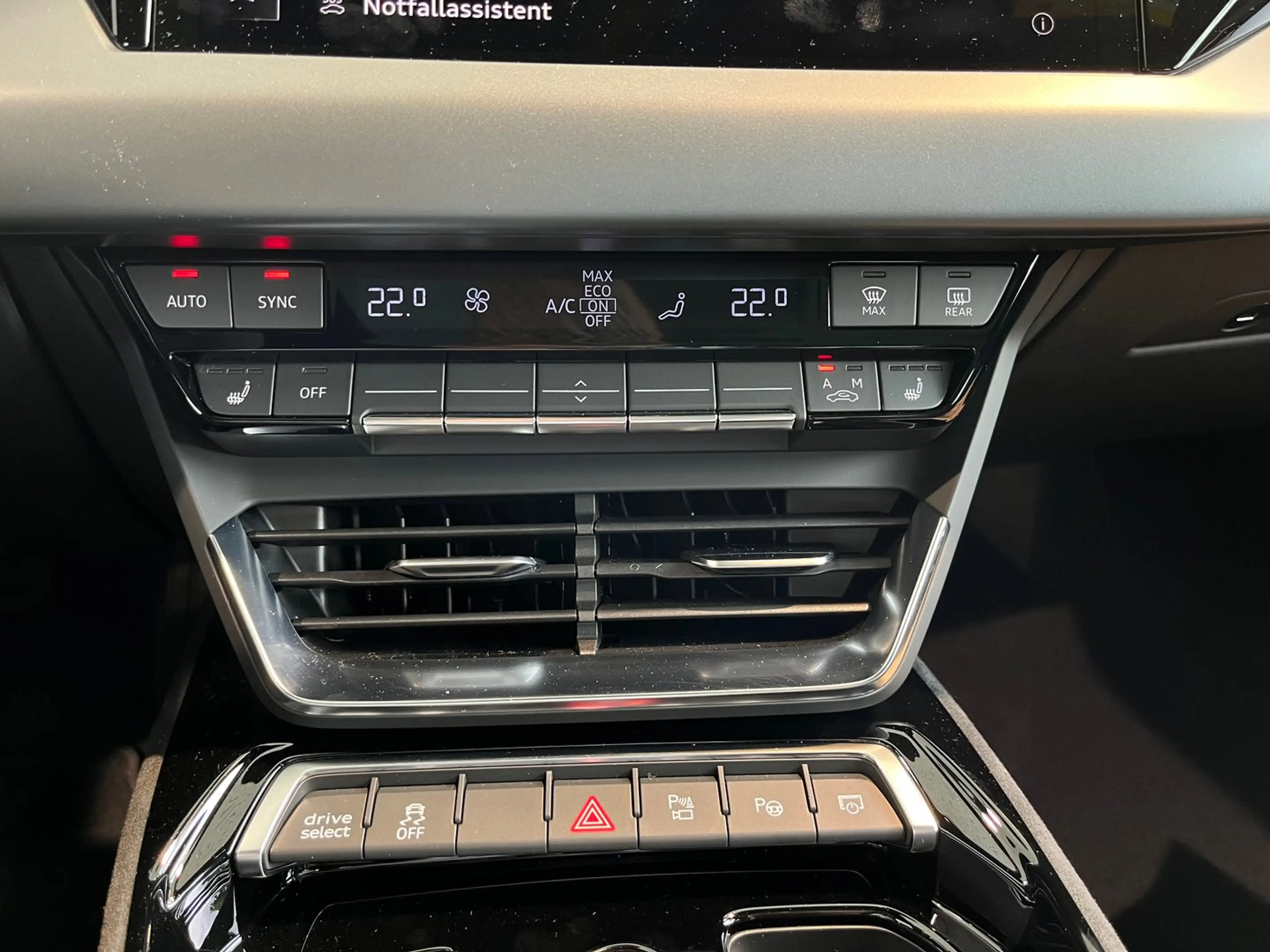 Audi e-tron GT — photo 14
