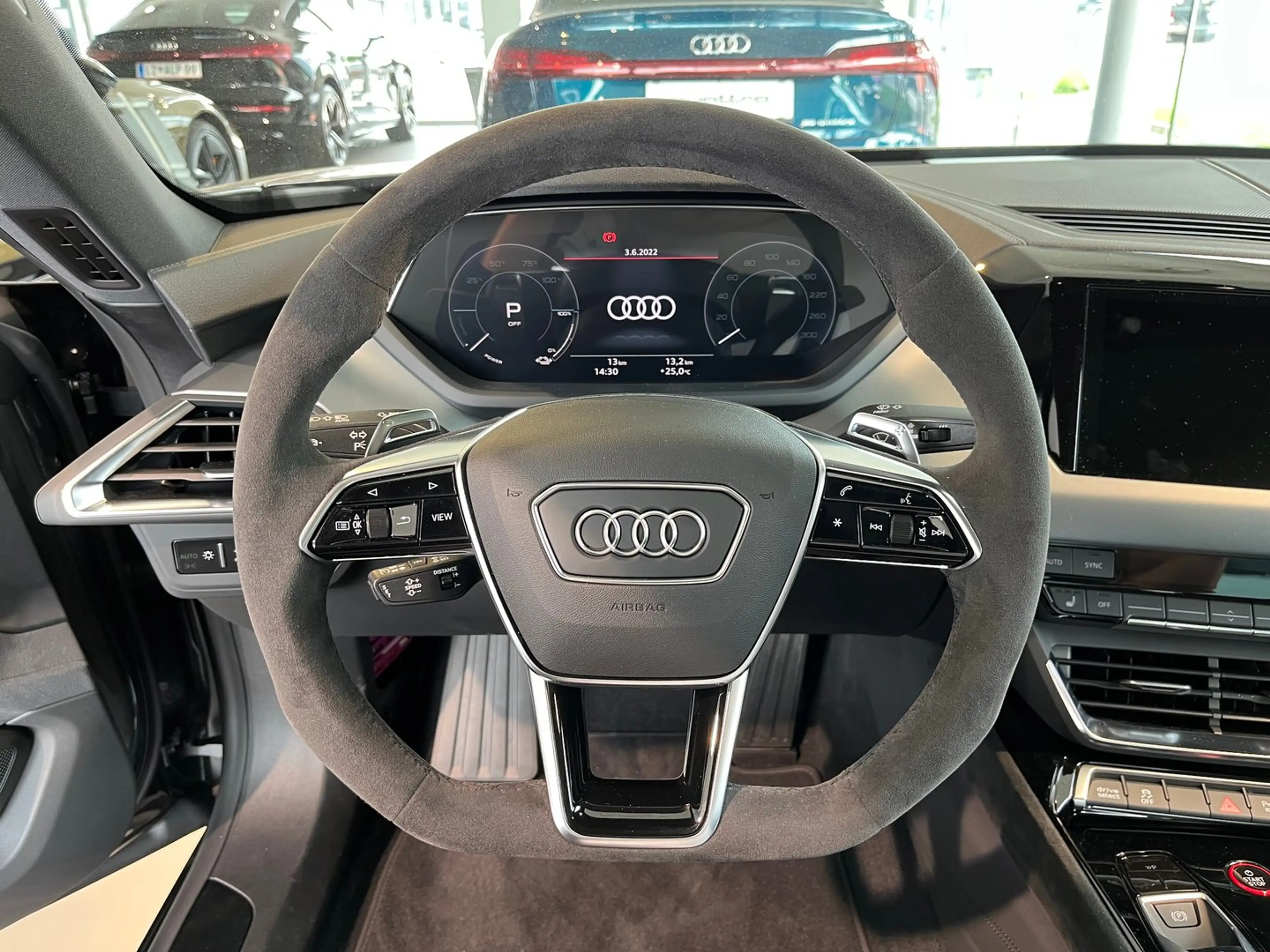 Audi e-tron GT — photo 8