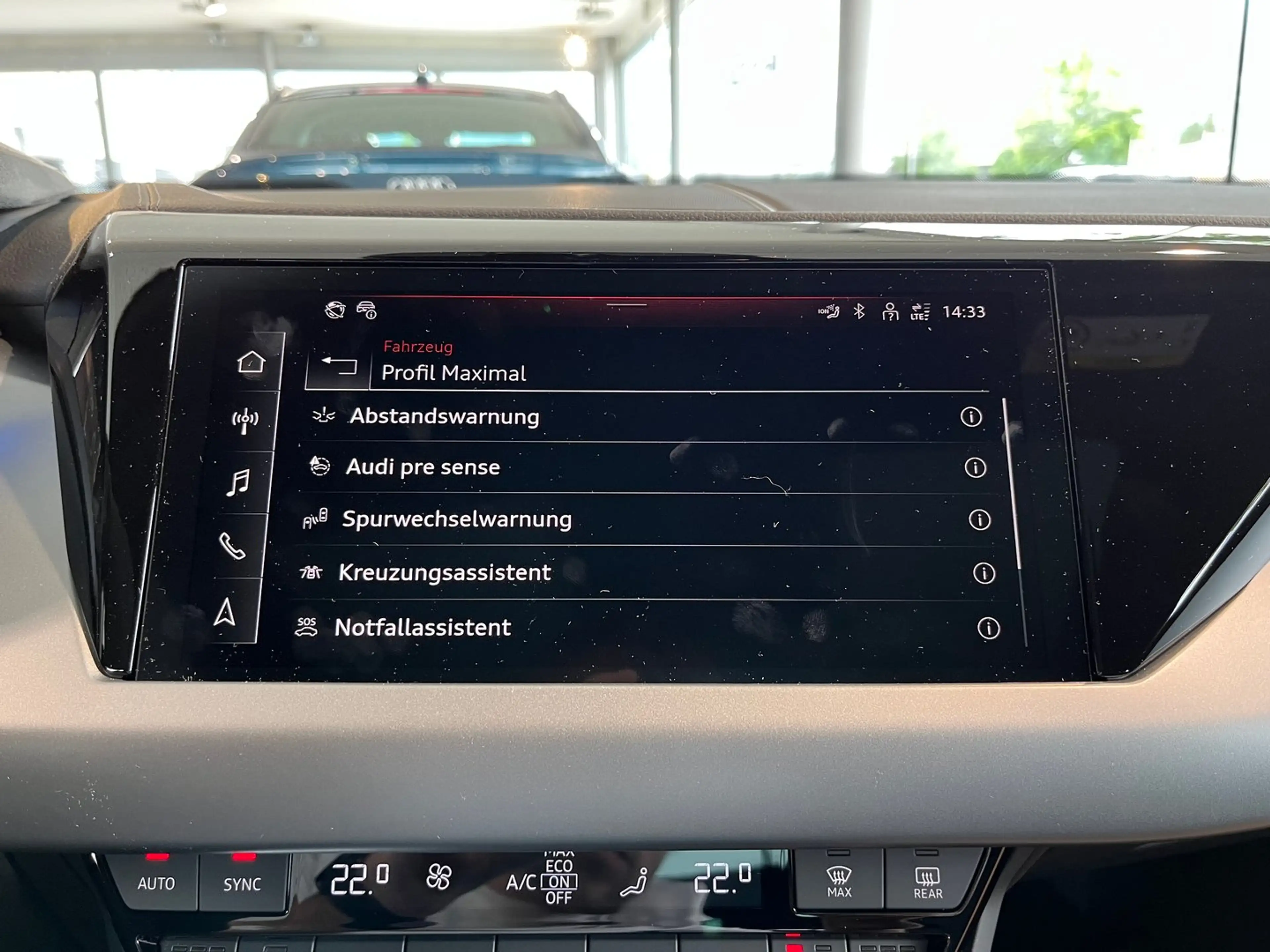 Audi e-tron GT — photo 13