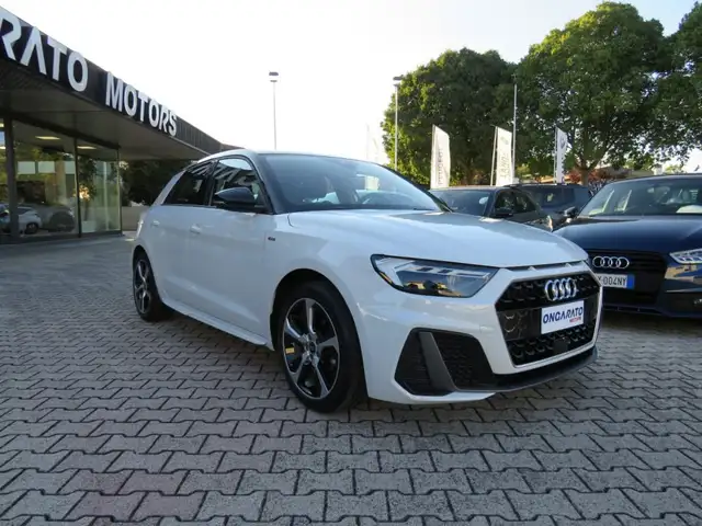Audi A1 view 3