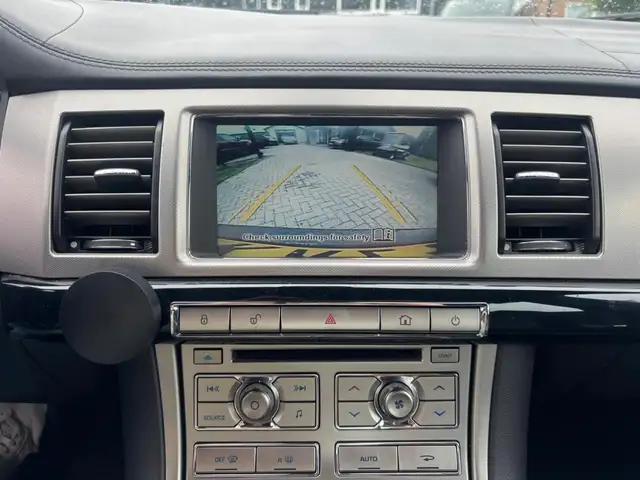 Jaguar XF view 16