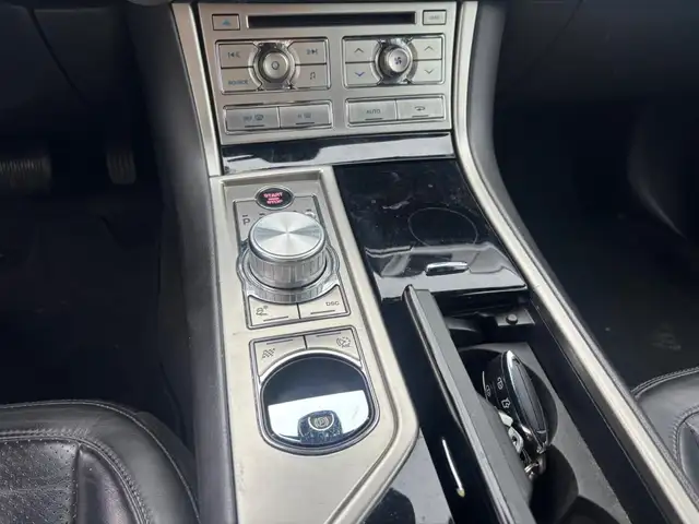 Jaguar XF view 15