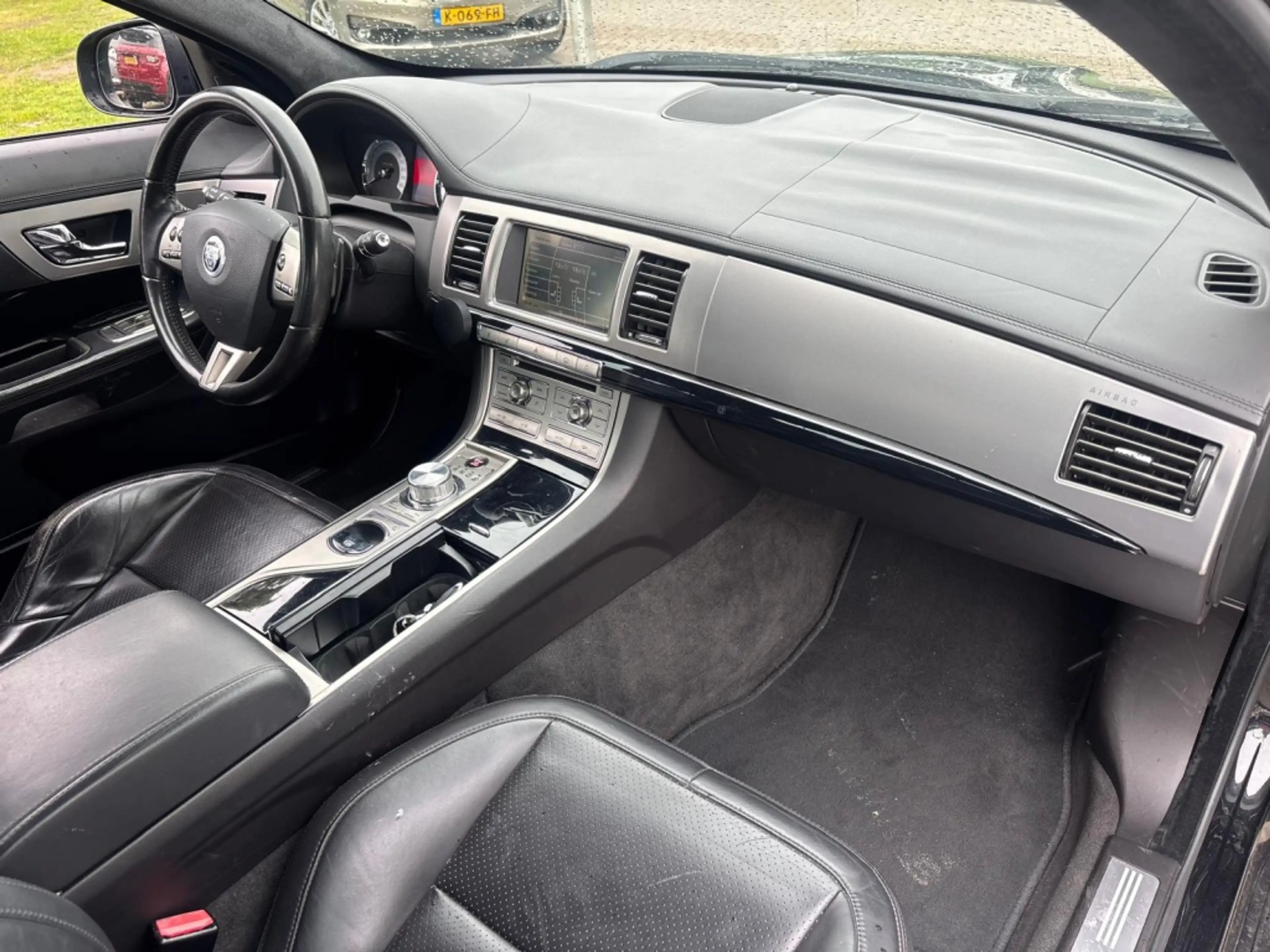 Jaguar XF 3.0D Diesel V6 S Portfolio 2010 Zwart Youngtimer — photo 9