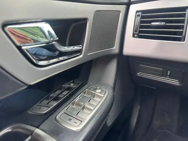 Jaguar XF view 17