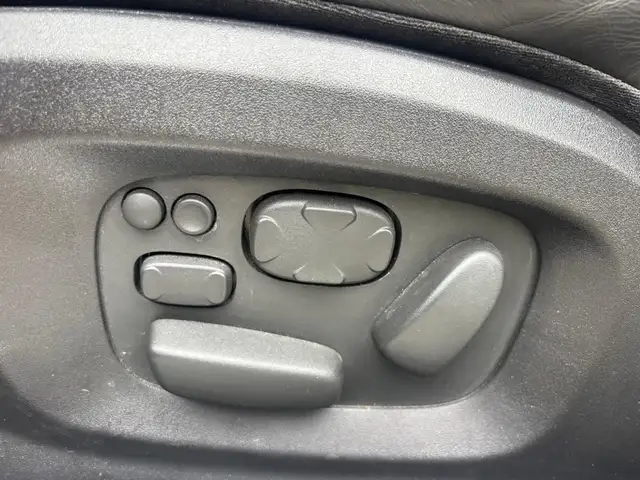 Jaguar XF view 14