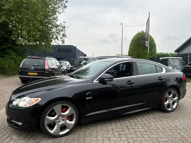 Jaguar XF view 4