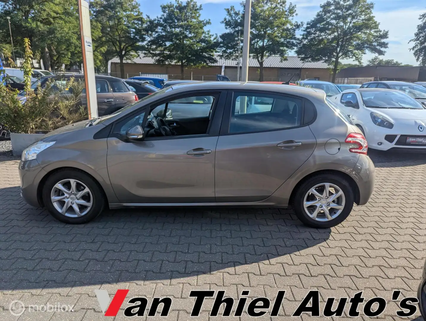 Peugeot 208 1.4 VTi Active Grau - 2