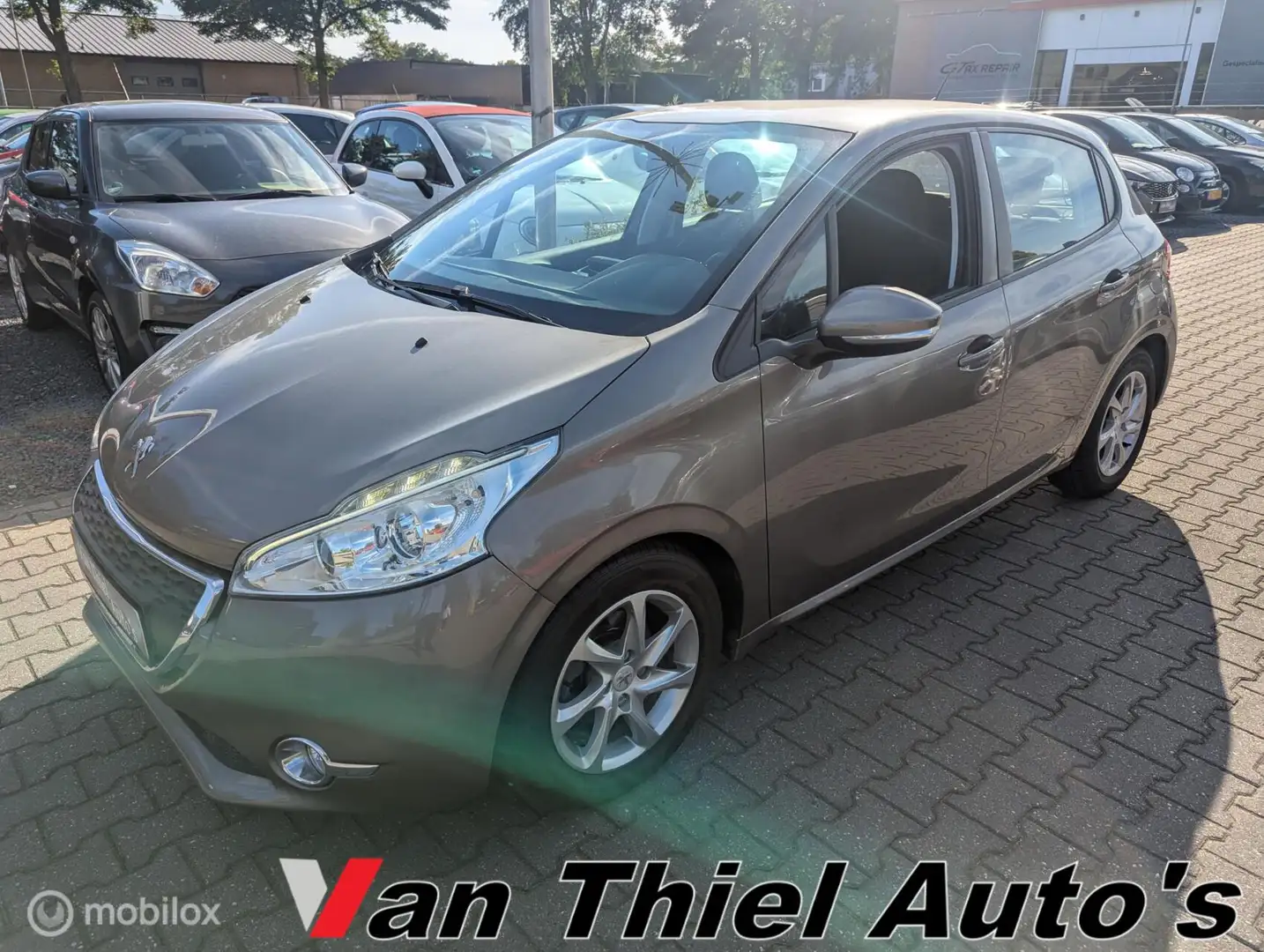 Peugeot 208 1.4 VTi Active Grau - 1
