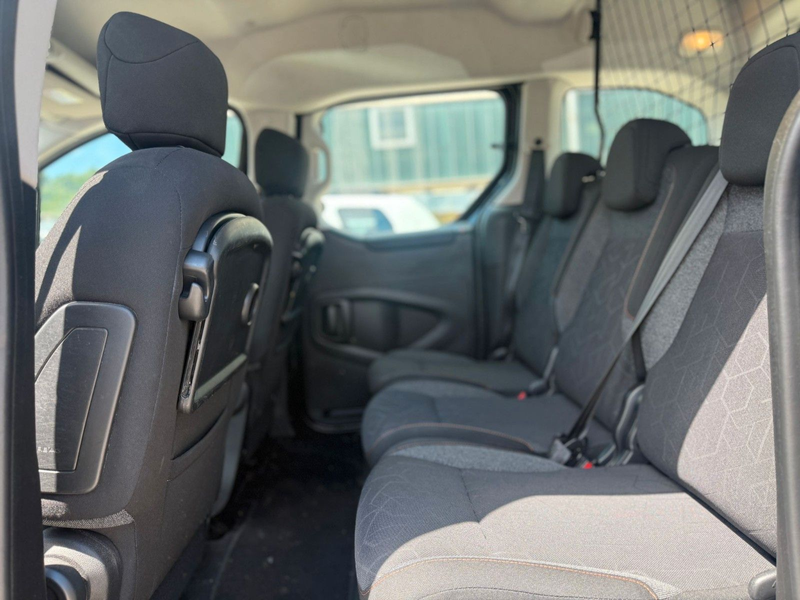 Peugeot Partner Tepee Active, AHK — photo 10