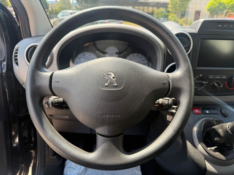 Peugeot Partner Tepee Active, AHK — photo 15