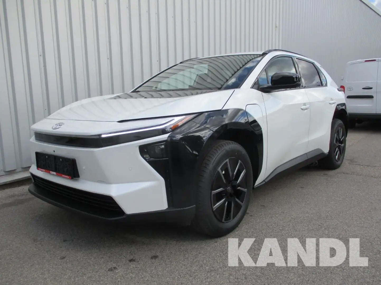 Toyota bZ4X FWD Active Drive ACC+LED+Navi+SHZ+2xKlima Weiß - 1