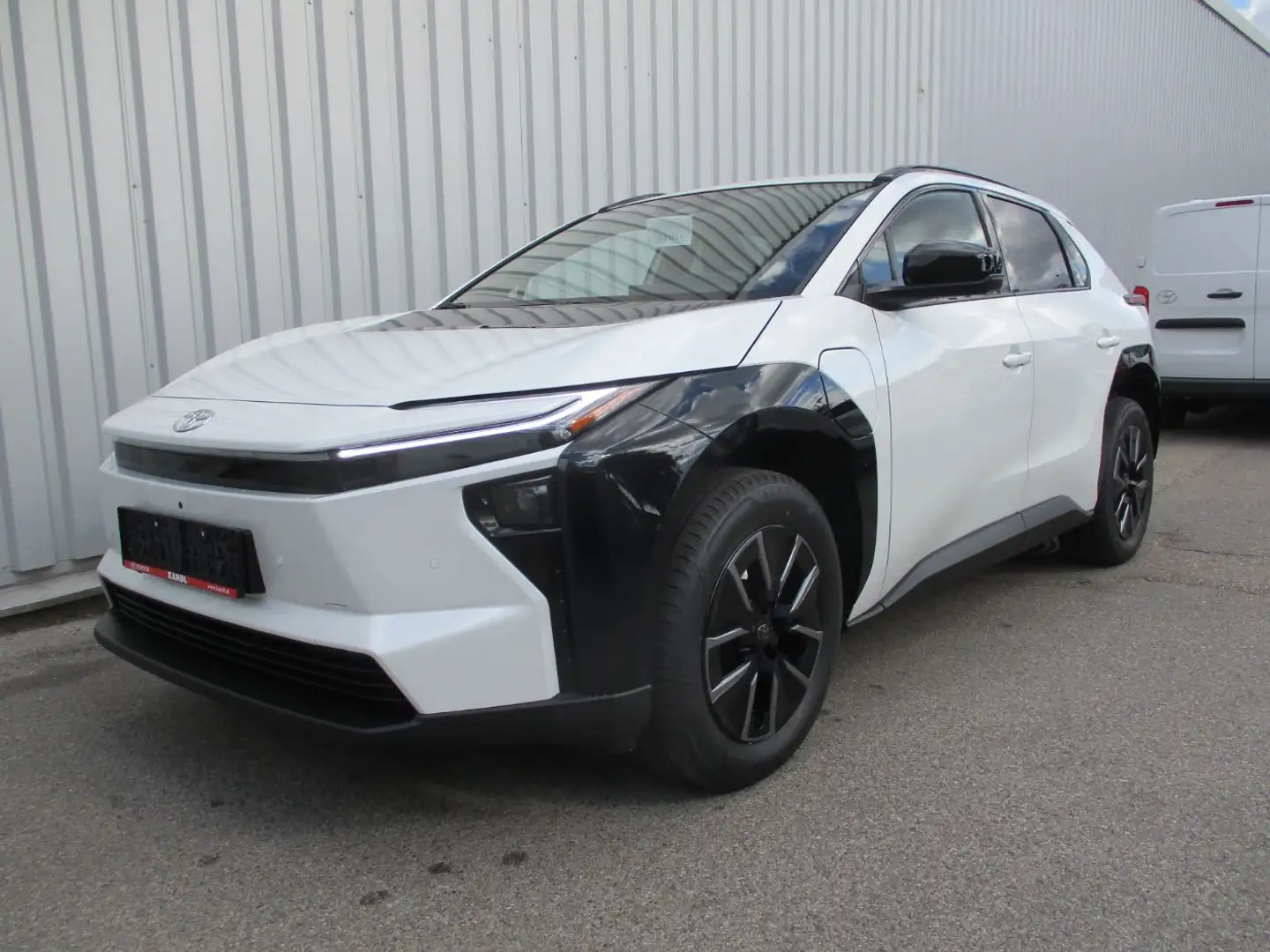 Toyota bZ4X FWD Active Drive ACC+LED+Navi+SHZ+2xKlima Weiß - 2