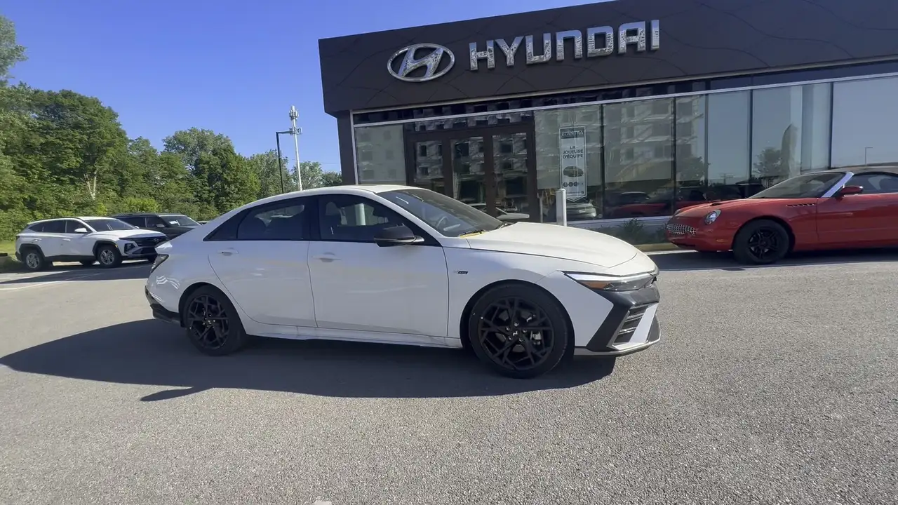 Hyundai ELANTRA photo Hyundai ELANTRA