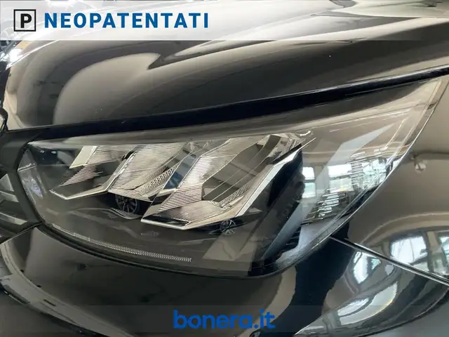 Peugeot 2008 view 9