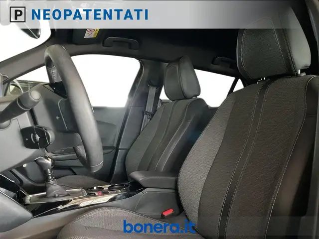 Peugeot 2008 view 13
