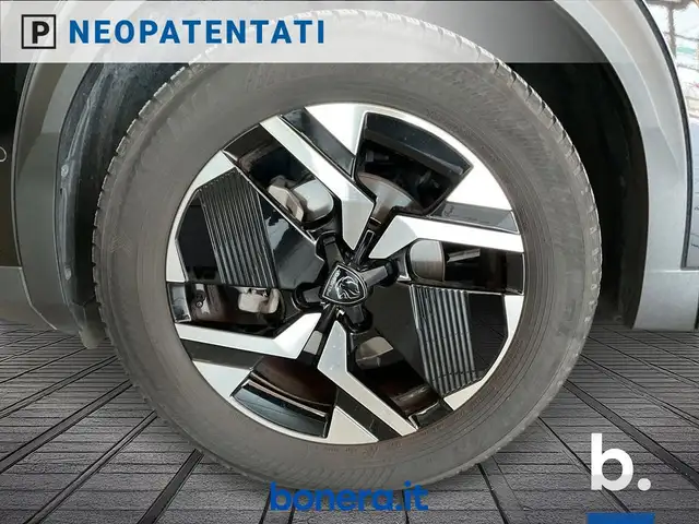 Peugeot 2008 view 11