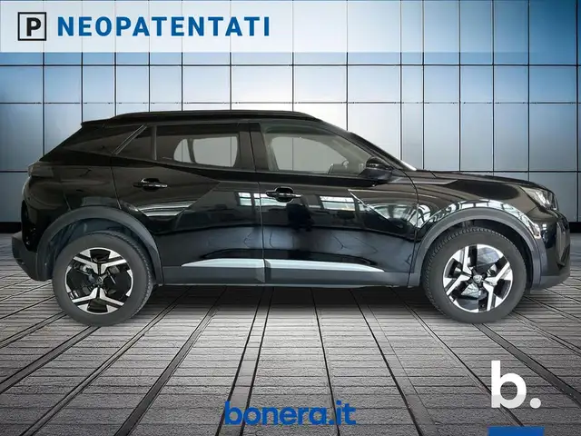 Peugeot 2008 view 4