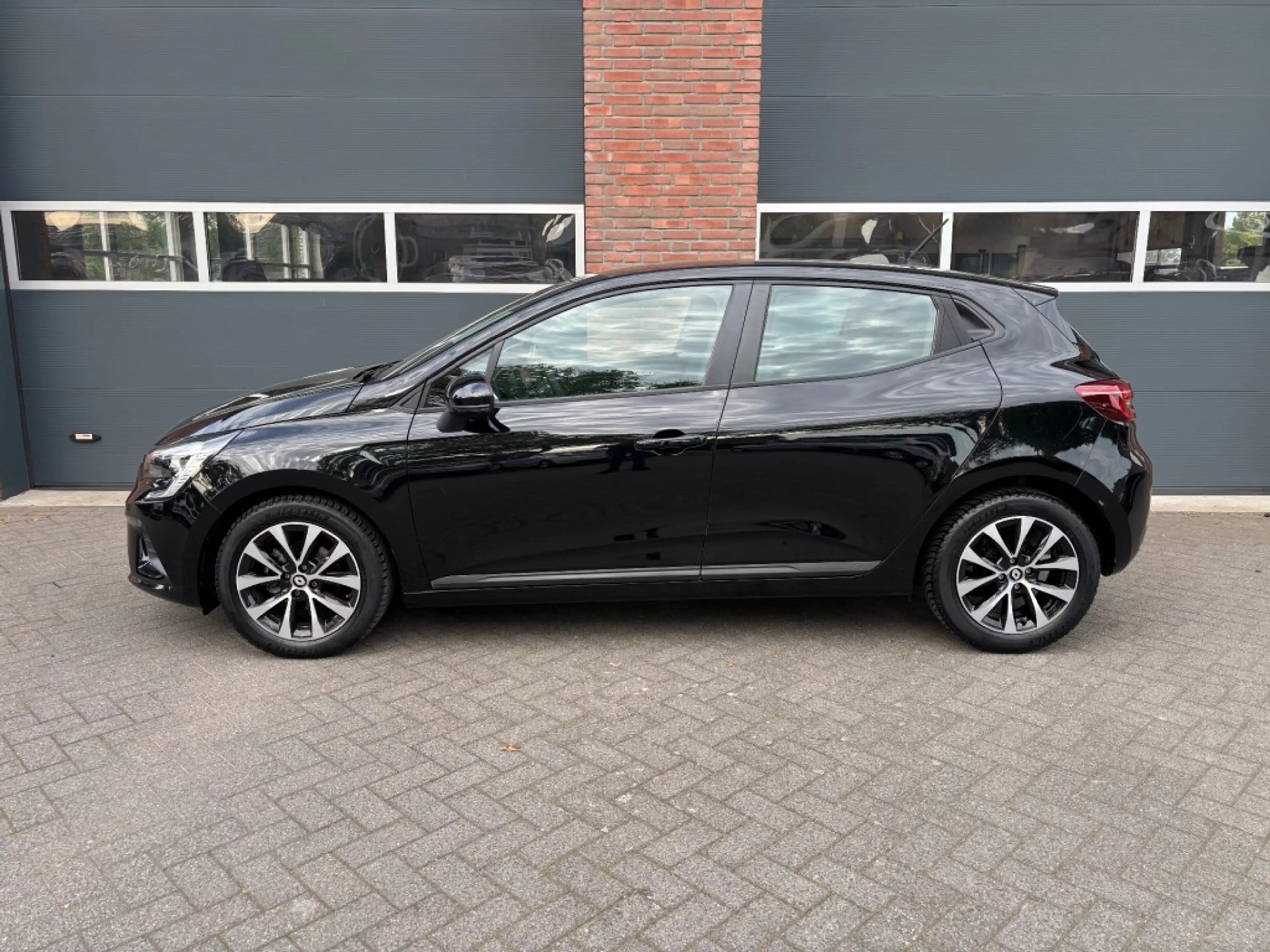 Renault Clio 1.0 TCE ZEN — photo 2
