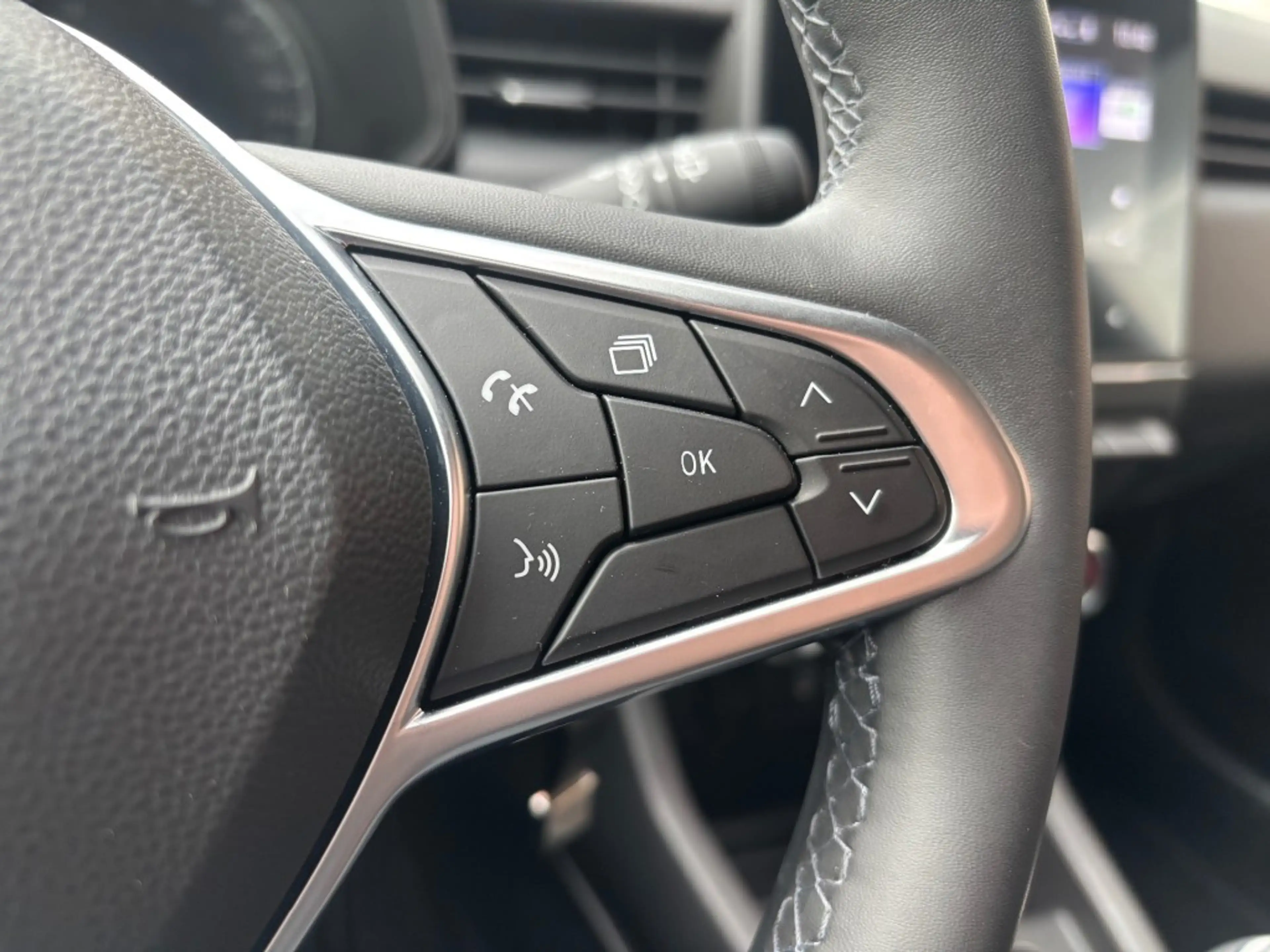 Renault Clio 1.0 TCE ZEN — photo 11